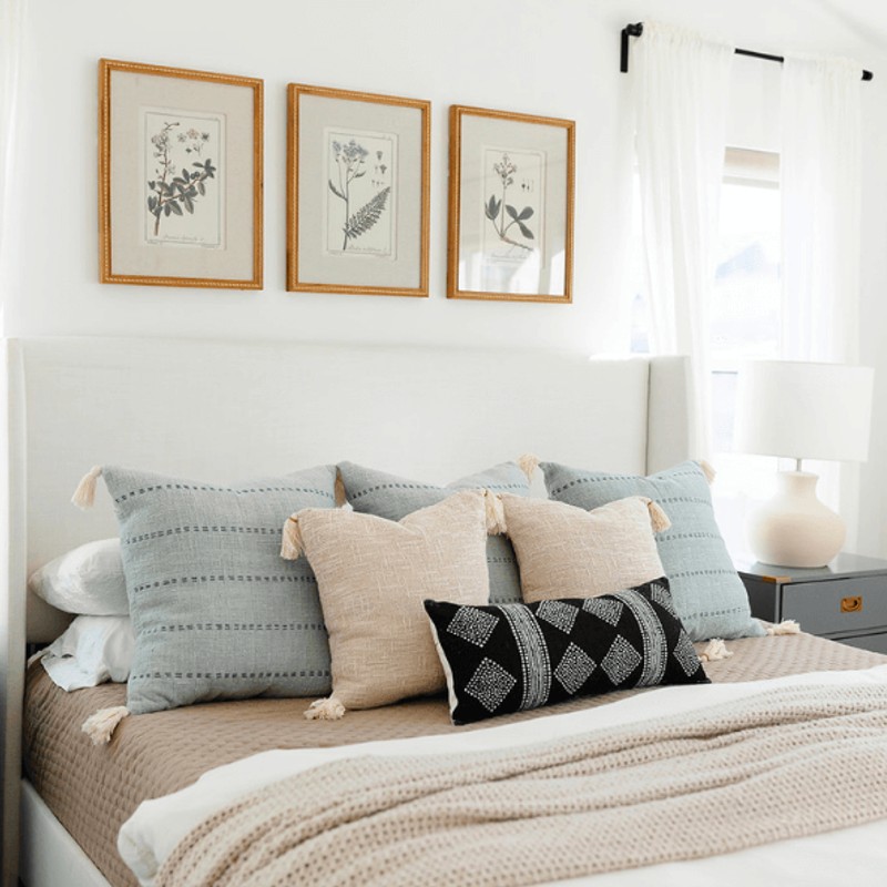 headboard decoration with pillows